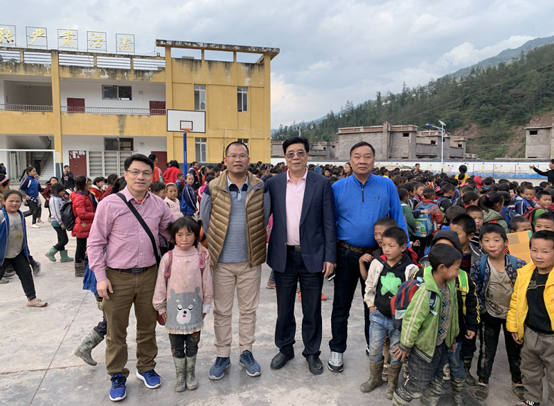2014年起，公司每年組織員工代表不定期到順德區結對扶貧地區、大良地區特困戶、鳳城敬老院、順德兒童福利院，進行愛心扶助。